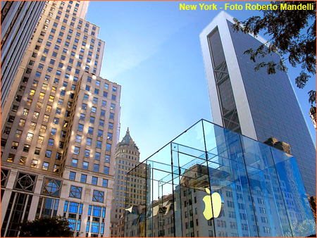 New_York_2011_Apple_Store_767_Fifth_Ave_foto_Roberto_Mandelli