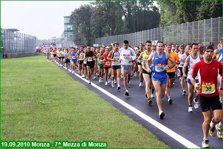 Monza_Mezza_di_Monza_2010_rettilineo_dopo_partenza_foto_Roberto_Mandelli